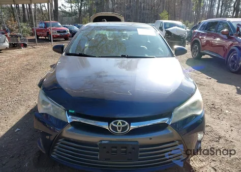 2017 Toyota Camry Xle z USA, uszkodzony, nr VIN 4T1BF1FK4HU663867